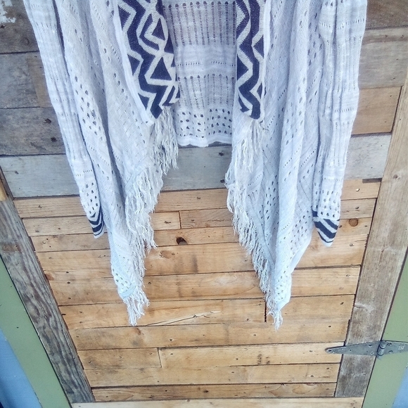 Women's Vanity Fringed Open Cardigan Size Medium M Shrug Kimono Shawl Sweater - Picture 3 of 5